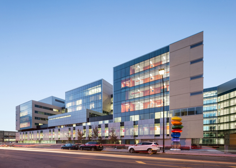 北美最大婦兒醫(yī)療中心：13萬平米，藝術(shù)和自然造就清新魅力